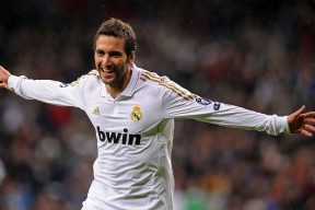 绿色环保足球器材在校园推广，实现绿色骑行与运动相结合，足球 绿色