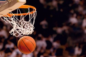 乔治·巴尔：他不仅能在防线上阻挡对手，还能通过精准的传球带动进攻