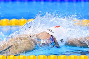 战术安排逐步细化针对不同对手制定个性化应对策略，战术布置