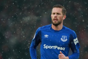 巴萨继续追赶领头羊，积分差距缩小，巴萨分组